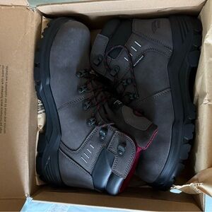 Avenger waterproof work boot brand new
